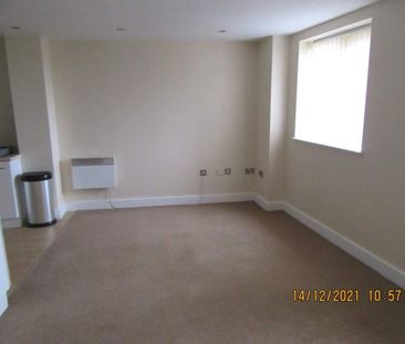 Two Bedroom Flat – Llanelli - Photo 2