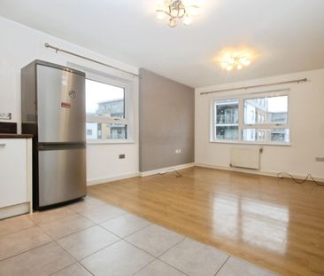 Talbot Close, Mitcham, CR4 1FB - Photo 1