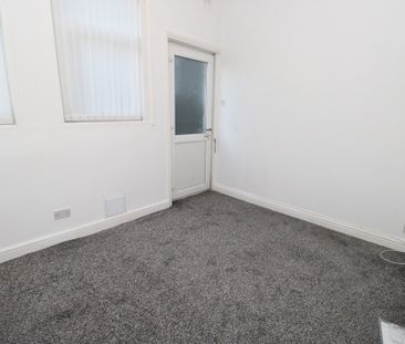 To Let 1 Bed Ground Floor Flat - Photo 1