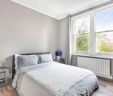 St Annes Court, Dukes Ride, Crowthorne, RG45 - Photo 4