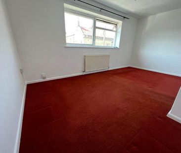 2 bedroom maisonette to rent - Photo 2
