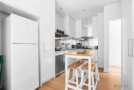 FULLY FURNISHED | UTILITIES INCLUDED | 6 MONTH LEASE - Photo 4