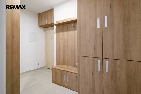 Pronájem bytu 2+kk v osobním vlastnictví 44 m², Praha 7 - Holešovice - Photo 2