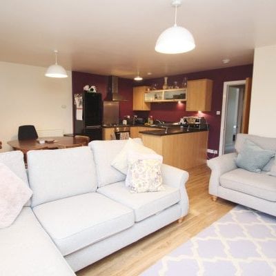 Firpark Close, Glasgow, G31 - Photo 1