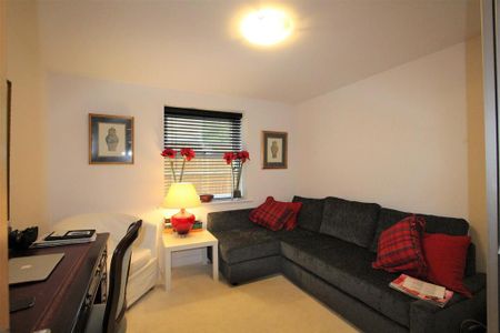3 bedroom flat to rent - Photo 2