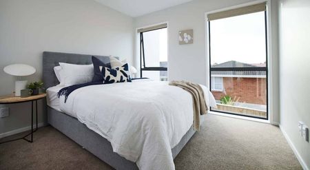 Discover Your Perfect Home in the Heart of Papatoetoe, Auckland! - Photo 2