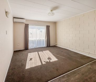 Two Bedroom Unit in Prime Central Location! Victoria - Photo 3