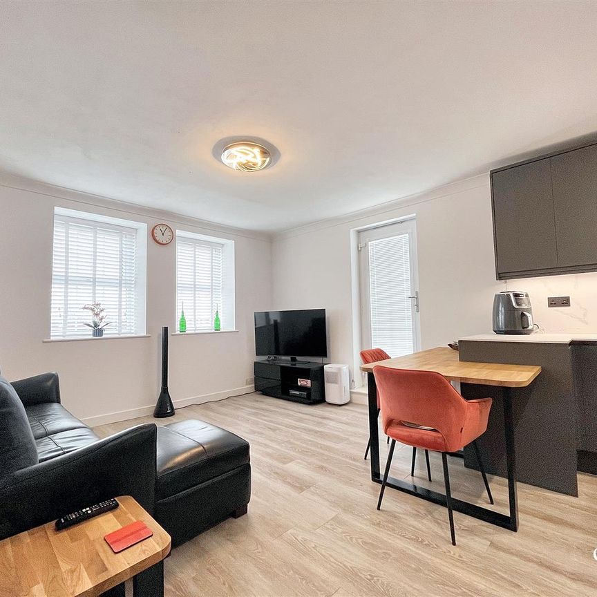 Kings Lodge, Pembroke Road, Ruislip, HA4 - Photo 1