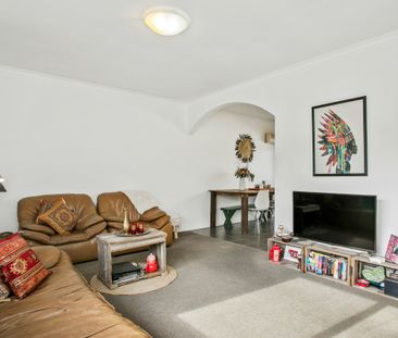 Charming unit in Newtown College Precinct - Photo 2