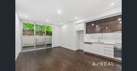 A modern two bedroom apartment . - Photo 2