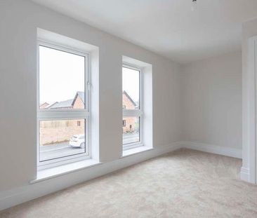 Wallace Square, Bishops Cleeve, GL52 - Photo 1