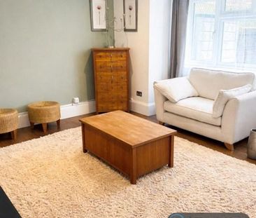 3 bedroom end of terrace house to rent - Photo 2