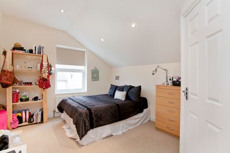 3 Double Bedroom Apartment to Let in Putney - Photo 3