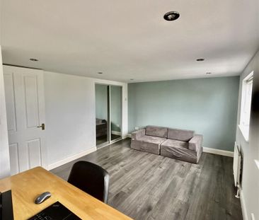 69 Moat Street, - Photo 1