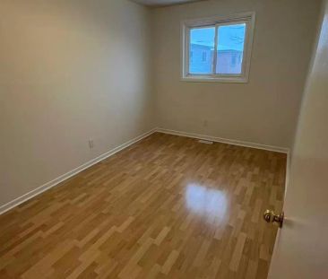 60 PLUM BROOK CRESCENT - Photo 3