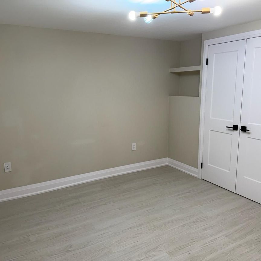 For Lease - 357 Rossland Road Unit# Lower, Oshawa, Ontario - Photo 1