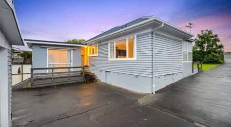 Home in Massey - Photo 2