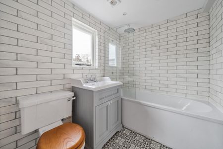 3 bedroom link detached house to rent - Photo 3