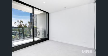 Spacious, perfect location - Photo 3