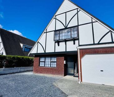 Beautifully Renovated 3 Bedroom Home - Photo 4