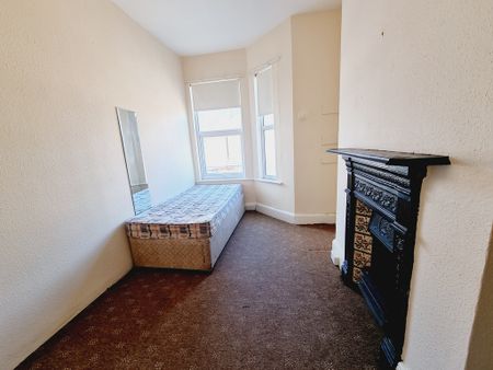 5 Bed Student Accommodation - Photo 4