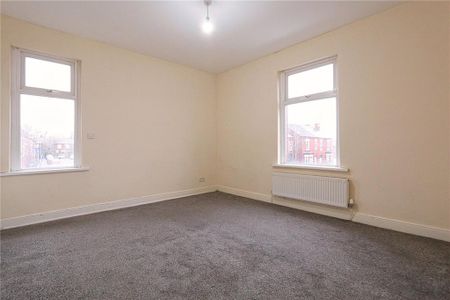 2 bedroom end of terrace house to rent - Photo 2