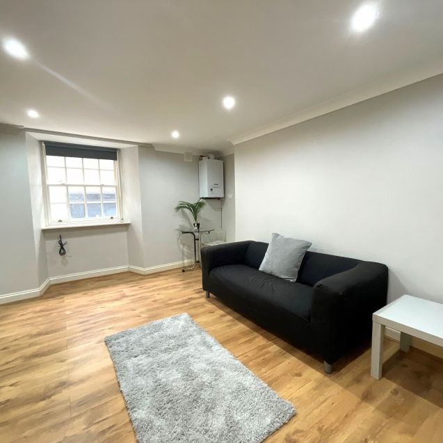 Magdalen St - One Bedroom Flat - Photo 1