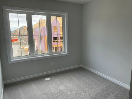 Condo Townhouse For Lease | E9087632 - Photo 2