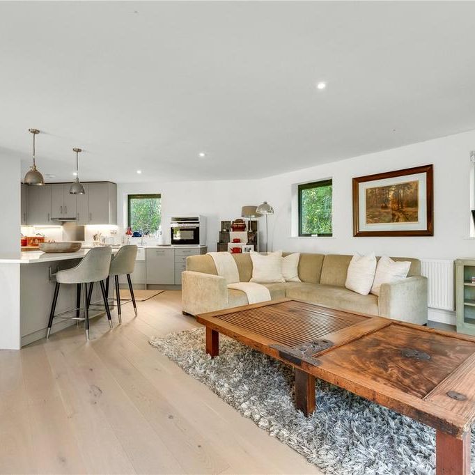 8 bedroom detached house to rent - Photo 1