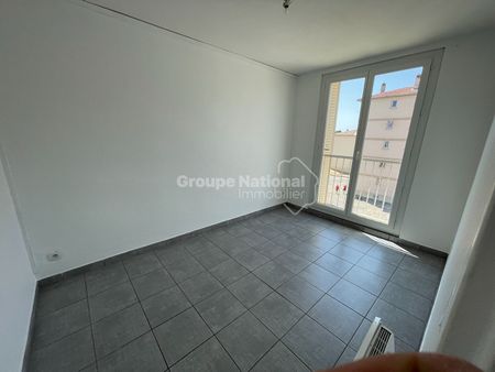 Appartement 2ème étage situé à Valréas, - Photo 4