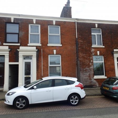 Room 4, 12, St Marks Road, Preston - Photo 4