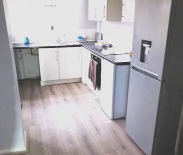 2 bedroom semi-detached house to rent - Photo 6