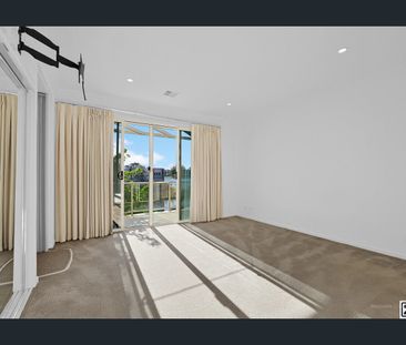 Lakeside Living in Pakenham! - Photo 3