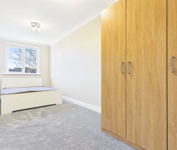 Grove Crescent, Hanworth, TW13, Feltham - Photo 6