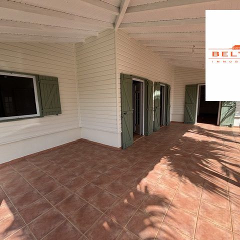 Location Maison 5 pièces 109m² LE FRANCOIS 97240 - Photo 1