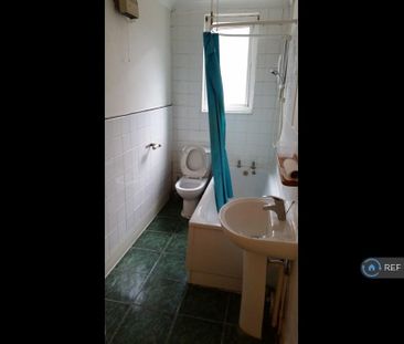 3 bedroom maisonette to rent - Photo 4