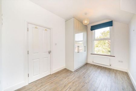 3 bedroom flat to rent - Photo 3