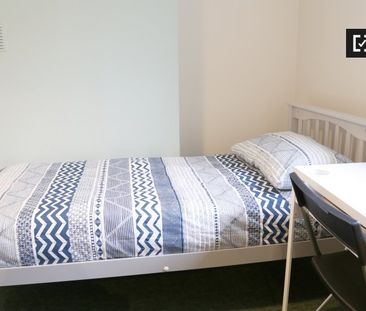 Cheerful room to rent in 9-bedroom house in Stoneybatter - Photo 3