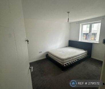 3 bedroom flat to rent - Photo 6