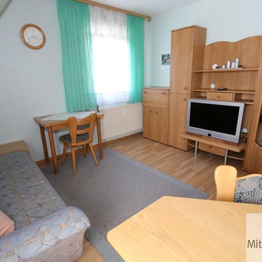 Schön möblierte Wohnung in Fürth-Unterfarrnbach - Photo 1