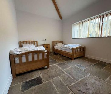 Gilcar Farm, Huddersfield, HD8 - Photo 3