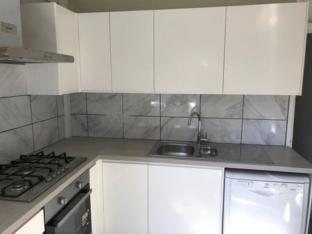Room in a Shared House, Brook Road, CR7 - Photo 3