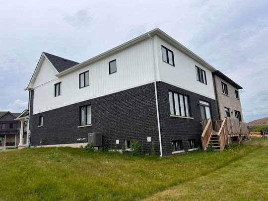 For Lease - 188 AVIRON Crescent, Welland, Ontario - Photo 1