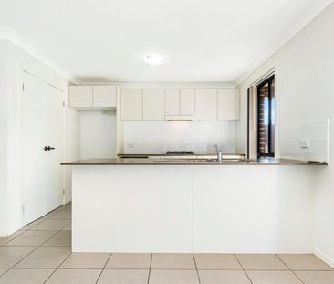 SPACIOUS FAMILY HOME IN QUIET STREET - Photo 5