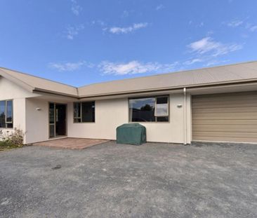 Central Richmond Family Home. - Photo 2