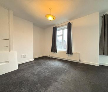 2 bedroom semi-detached house to rent - Photo 4
