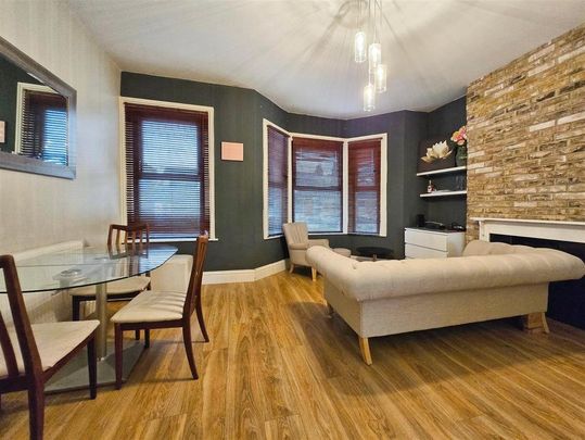 3 bedroom flat to rent - Photo 1