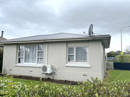 Charming Home in the Heart of Glengarry - Photo 2
