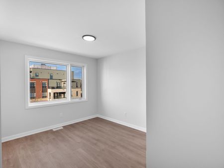For Lease - 401 Glenroy Gilbert Drive Unit# 18, Barrhaven, Ontario - Photo 5