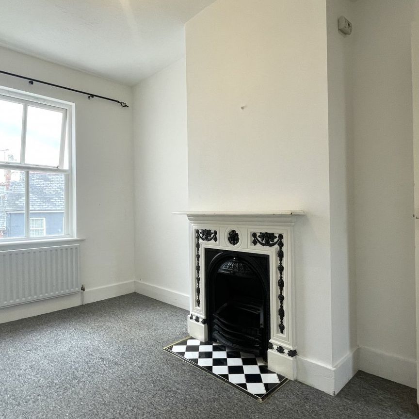 2 bedroom Flat in Gordon Road, - Photo 1